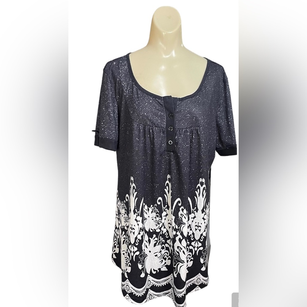 Black and white blouse XL